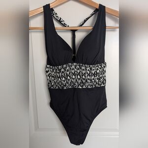 La Blanca Women's Black & White Swimsuit Size 4
